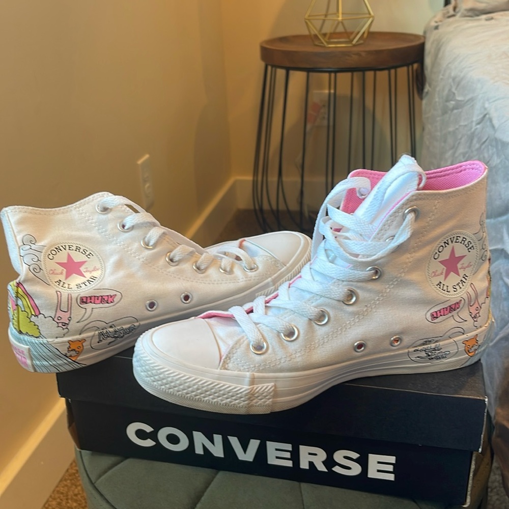 Pink and white doodle art, thick high-top fabric.